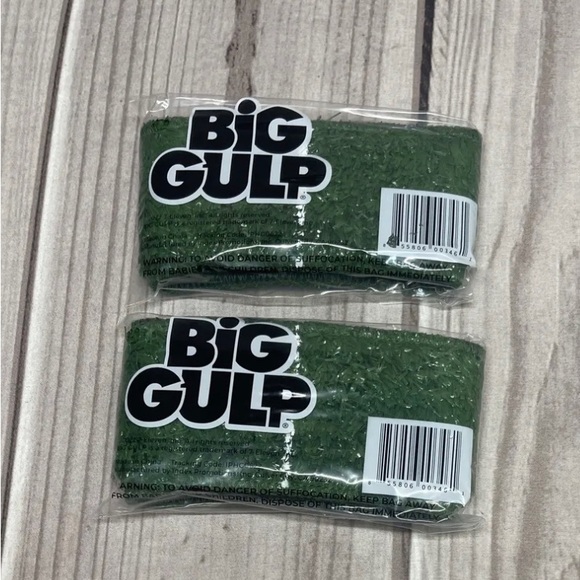 7 Eleven Set of 2 Big Gulp Soccer Cups With Matching Soccer Field Themed Sleeve - Picture 4 of 4